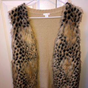 WORN ONCE CHEETAH PRINT Women’s Sz M FAUX FUR knit vest